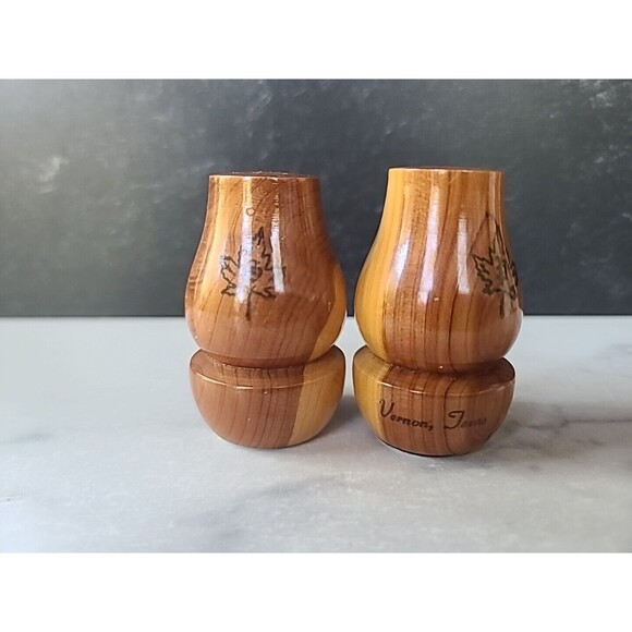 Vernon Texas Souvenir Wooden Salt and Pepper Shakers, Vintage - Picture 2 of 10